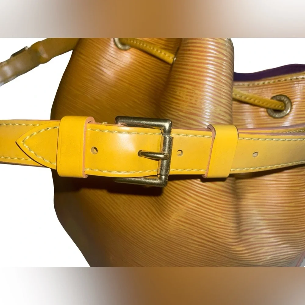 Authentic Louis Vuitton Noe Yellow Epi Leather bag 🥳 - Picture 3 of 12